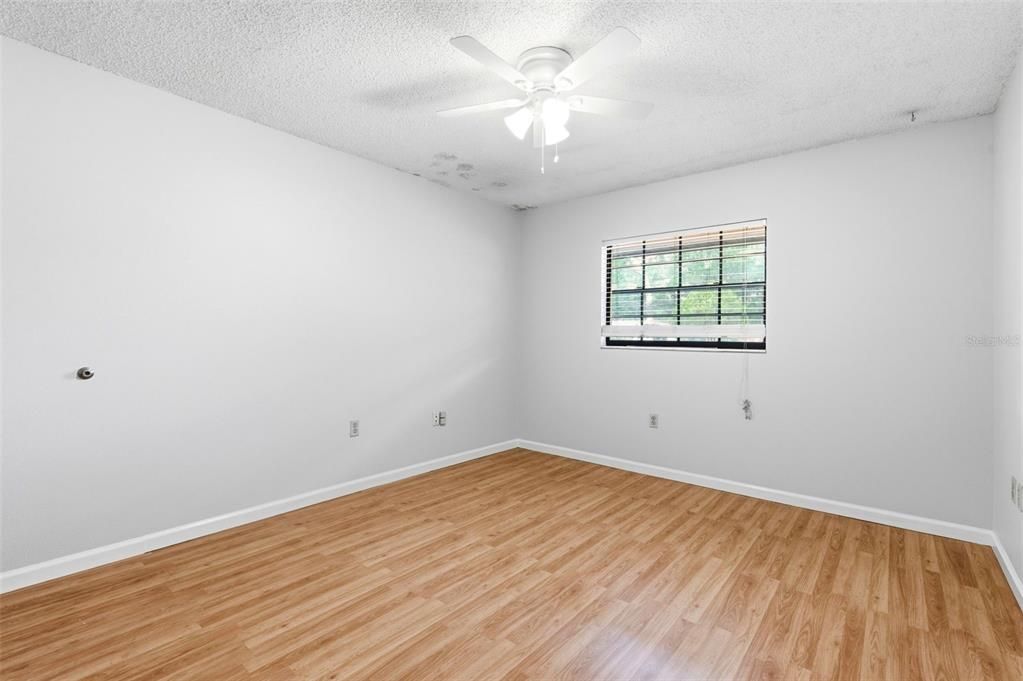 For Sale: $159,900 (2 beds, 2 baths, 1110 Square Feet)