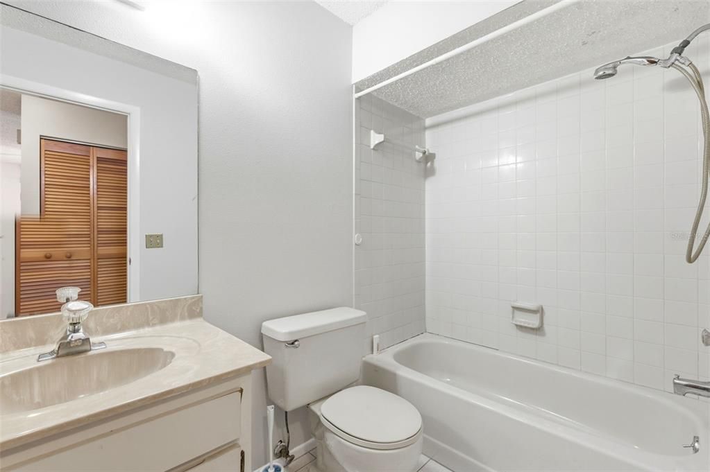 For Sale: $159,900 (2 beds, 2 baths, 1110 Square Feet)