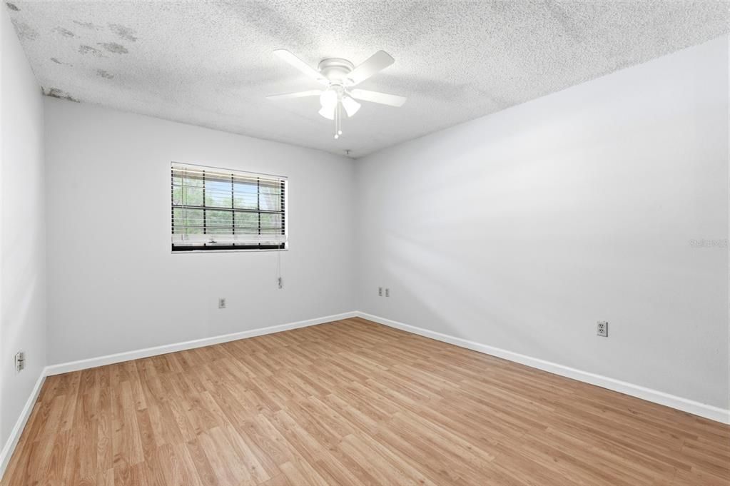 For Sale: $159,900 (2 beds, 2 baths, 1110 Square Feet)