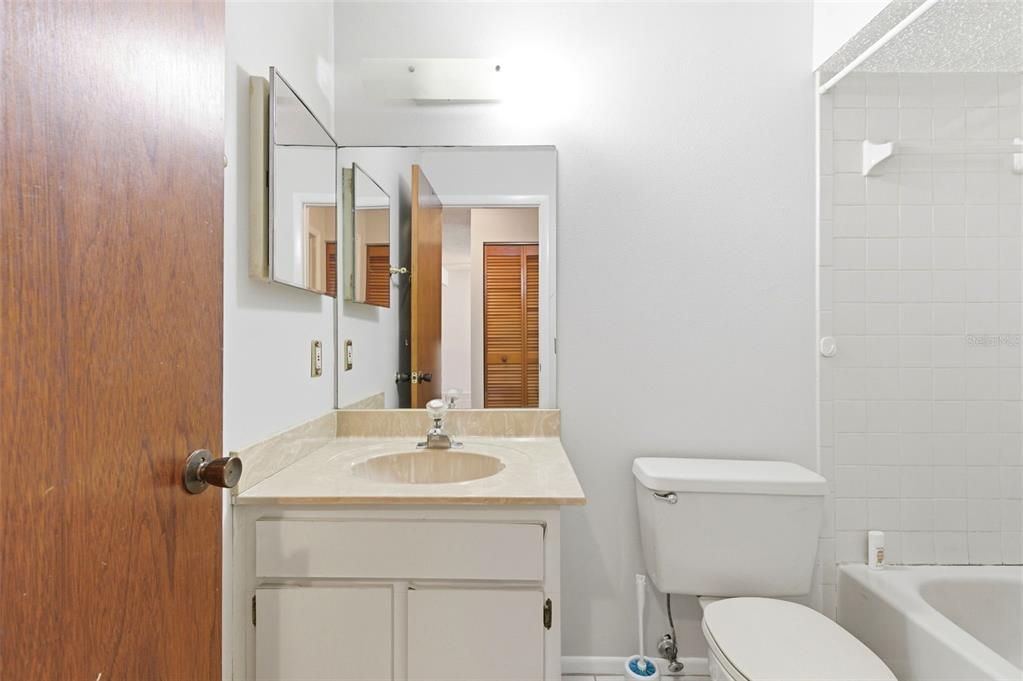 For Sale: $159,900 (2 beds, 2 baths, 1110 Square Feet)