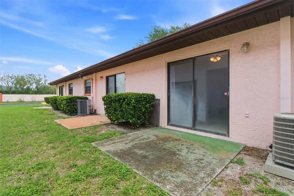 For Sale: $159,900 (2 beds, 2 baths, 1110 Square Feet)