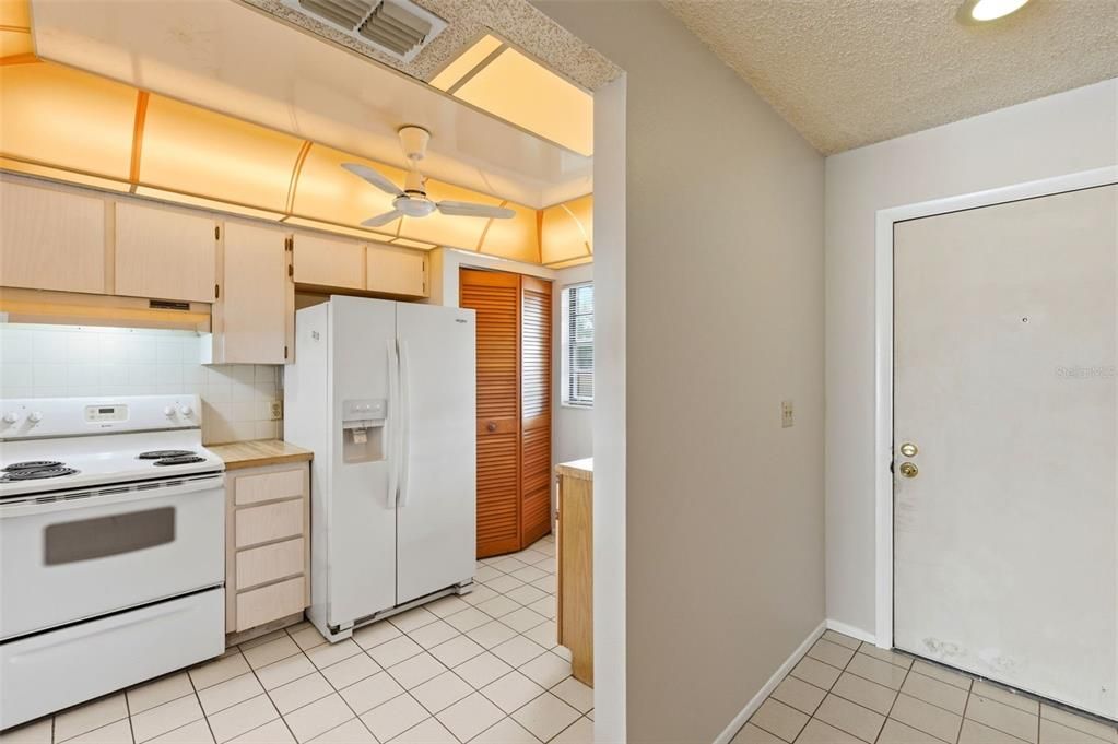 For Sale: $159,900 (2 beds, 2 baths, 1110 Square Feet)