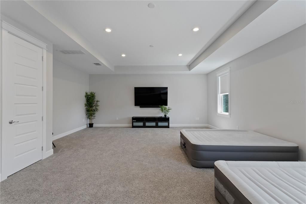 For Rent: $15,000 (5 beds, 5 baths, 4117 Square Feet)