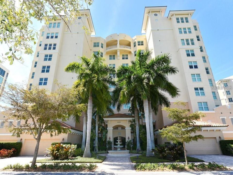 For Rent: $3,900 (3 beds, 3 baths, 2055 Square Feet)