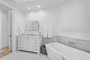 For Rent: $3,900 (3 beds, 3 baths, 2055 Square Feet)