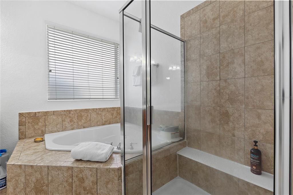En Venta: $750,000 (4 camas, 2 baños, 2907 Pies cuadrados)