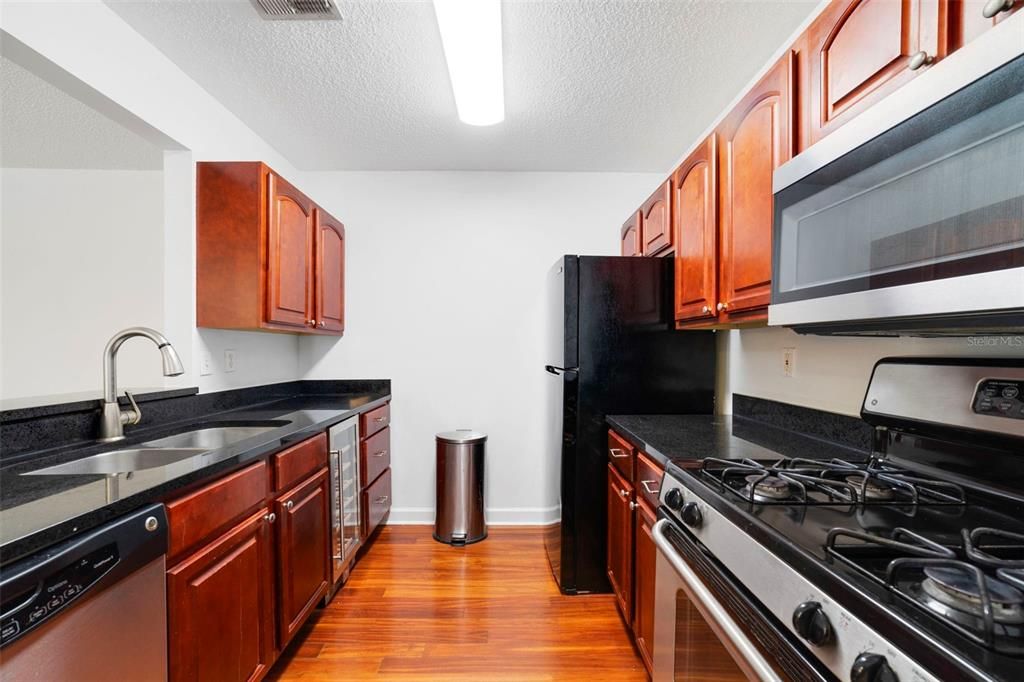 For Sale: $160,000 (3 beds, 2 baths, 993 Square Feet)