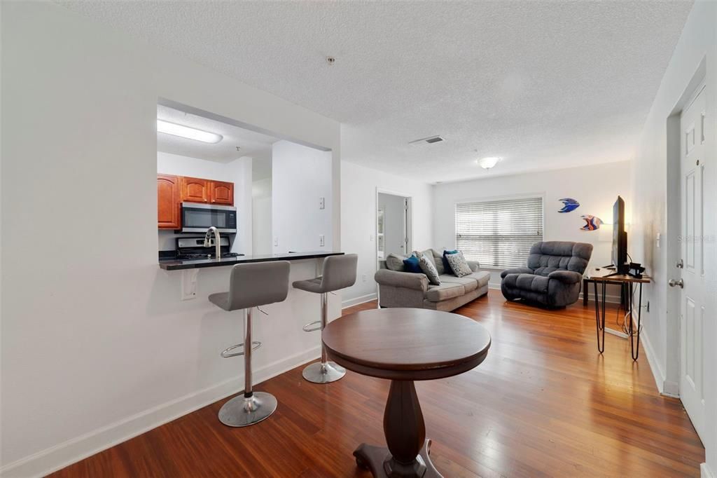 For Sale: $160,000 (3 beds, 2 baths, 993 Square Feet)