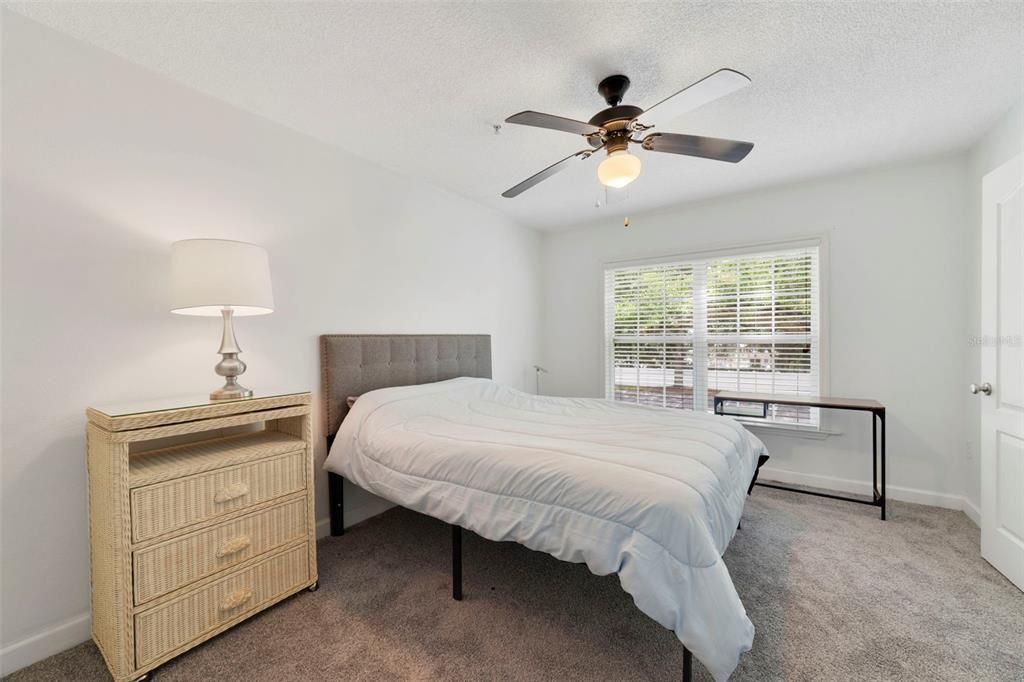 For Sale: $160,000 (3 beds, 2 baths, 993 Square Feet)
