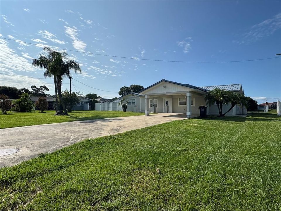 For Sale: $329,000 (3 beds, 3 baths, 1975 Square Feet)
