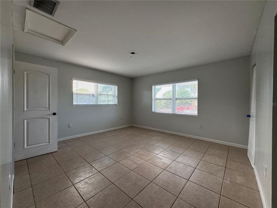 For Sale: $329,000 (3 beds, 3 baths, 1975 Square Feet)