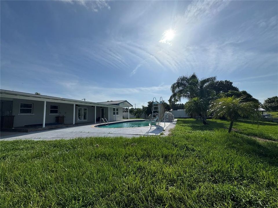 For Sale: $329,000 (3 beds, 3 baths, 1975 Square Feet)