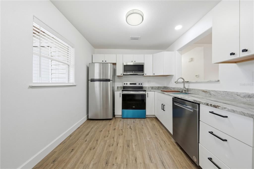 For Rent: $1,850 (3 beds, 1 baths, 864 Square Feet)