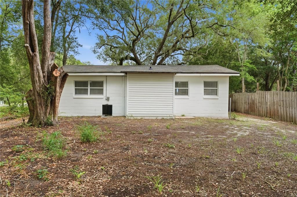 For Rent: $1,850 (3 beds, 1 baths, 864 Square Feet)