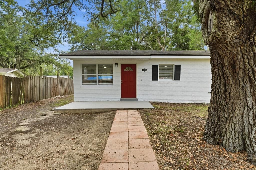 For Rent: $1,850 (3 beds, 1 baths, 864 Square Feet)