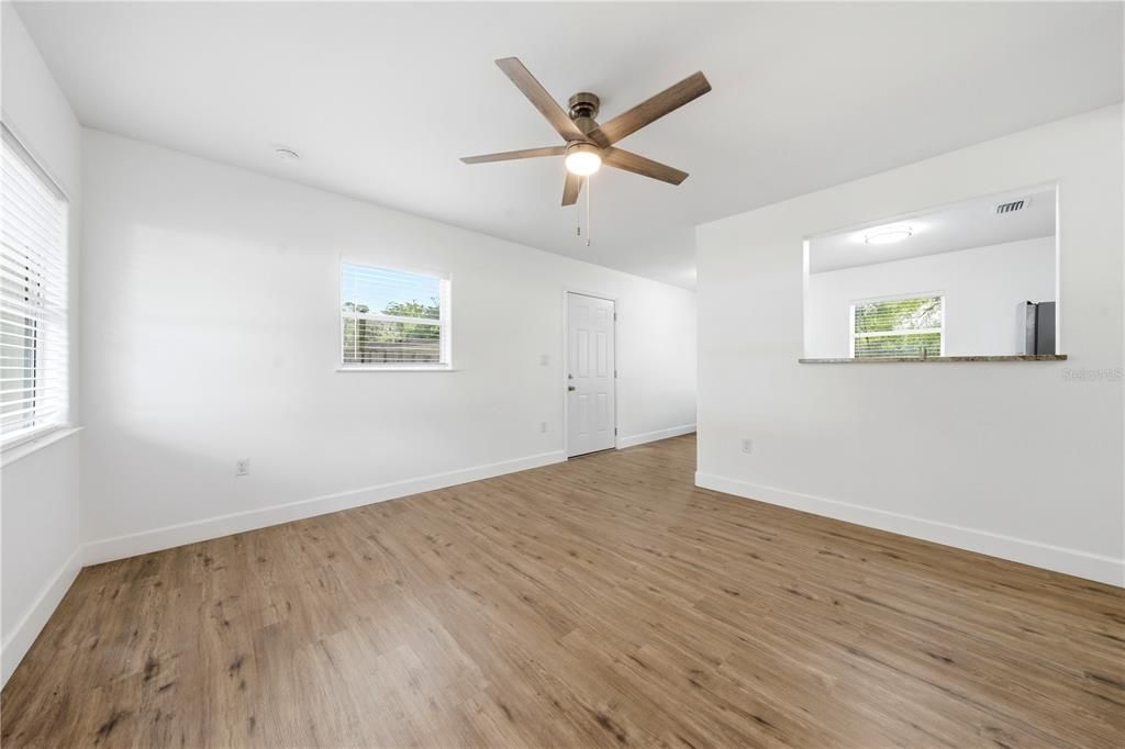 For Rent: $1,850 (3 beds, 1 baths, 864 Square Feet)