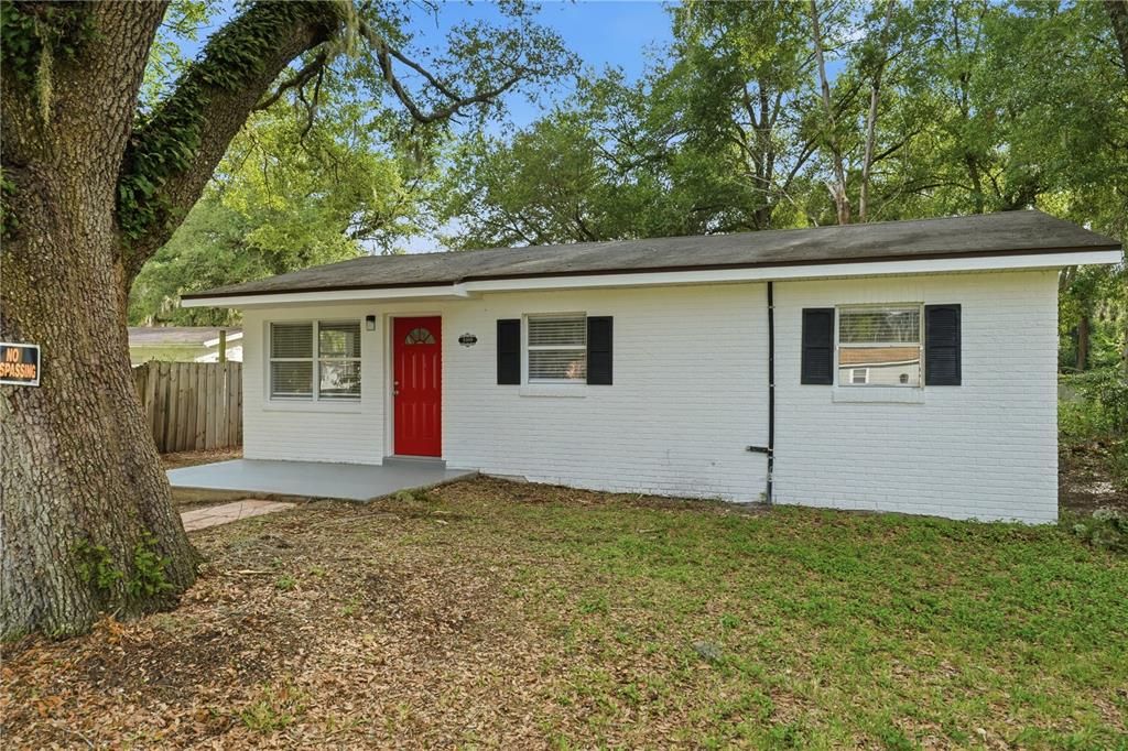 For Rent: $1,850 (3 beds, 1 baths, 864 Square Feet)
