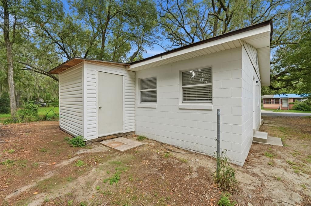 For Rent: $1,850 (3 beds, 1 baths, 864 Square Feet)