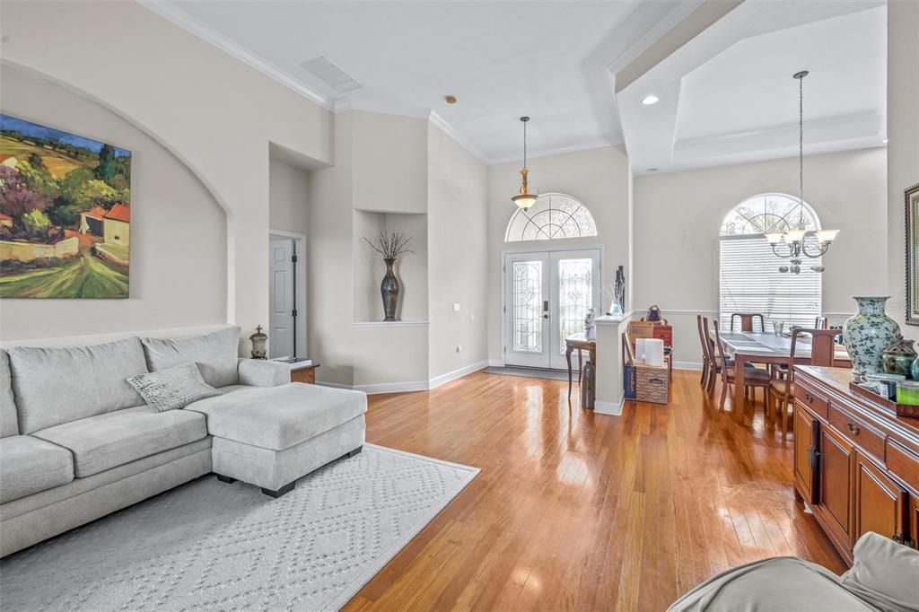 En Venta: $435,000 (4 camas, 3 baños, 2418 Pies cuadrados)