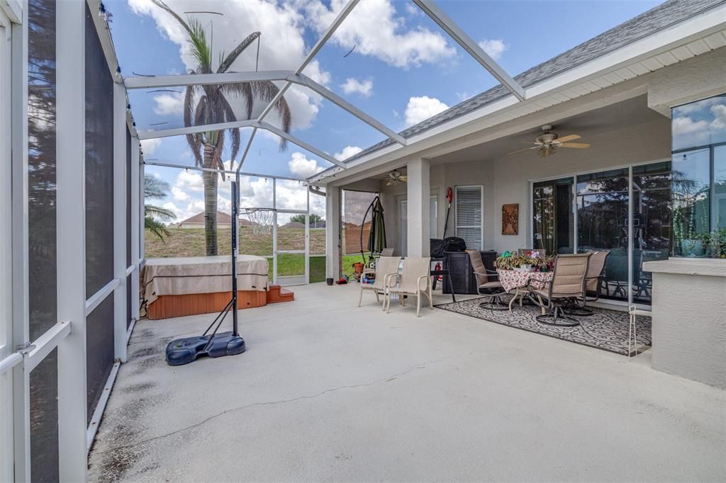 En Venta: $435,000 (4 camas, 3 baños, 2418 Pies cuadrados)