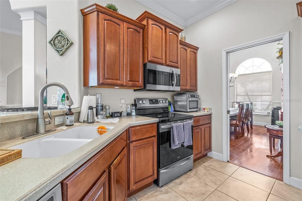 En Venta: $435,000 (4 camas, 3 baños, 2418 Pies cuadrados)