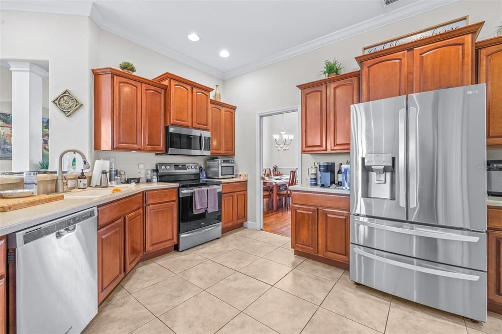 En Venta: $435,000 (4 camas, 3 baños, 2418 Pies cuadrados)