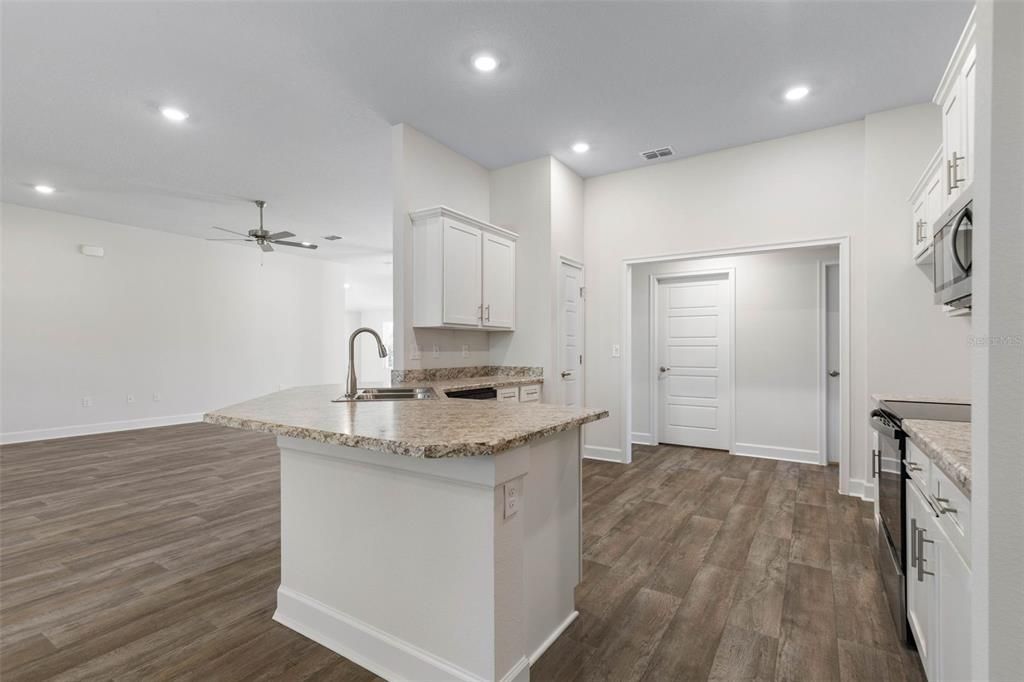 En Venta: $370,900 (4 camas, 3 baños, 2265 Pies cuadrados)