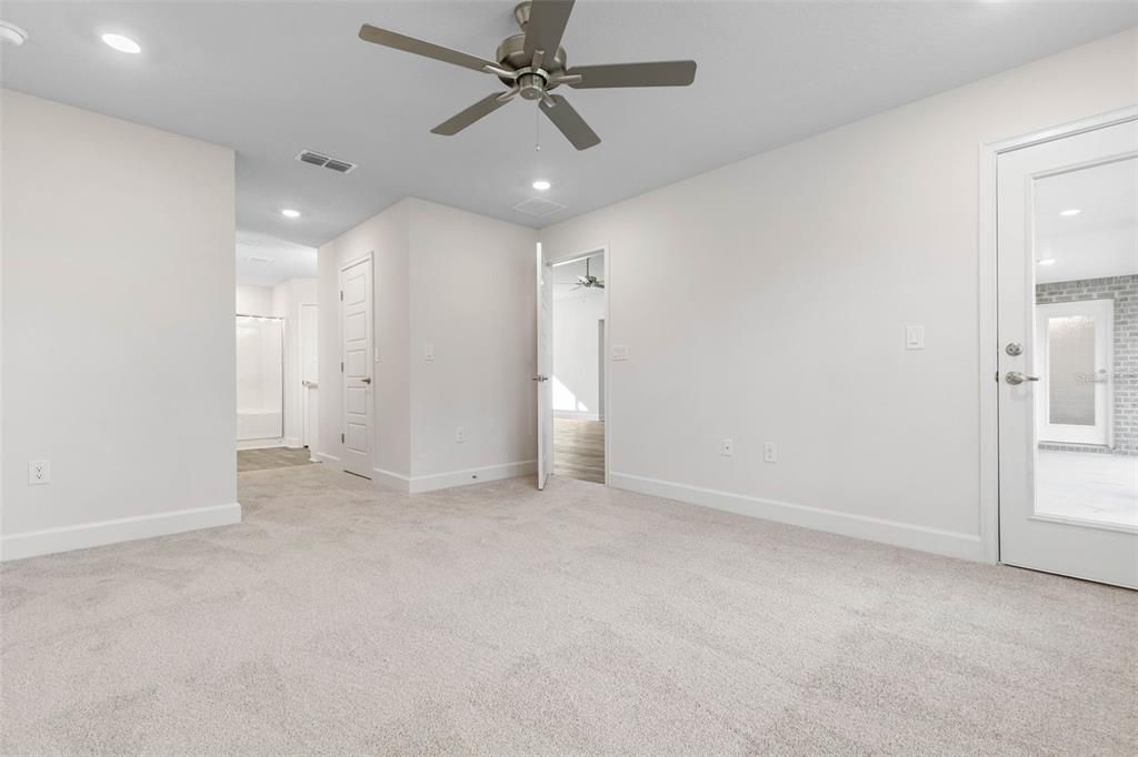 En Venta: $370,900 (4 camas, 3 baños, 2265 Pies cuadrados)