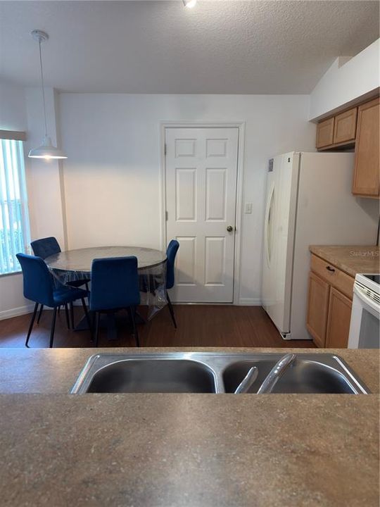 For Rent: $2,000 (2 beds, 2 baths, 1249 Square Feet)