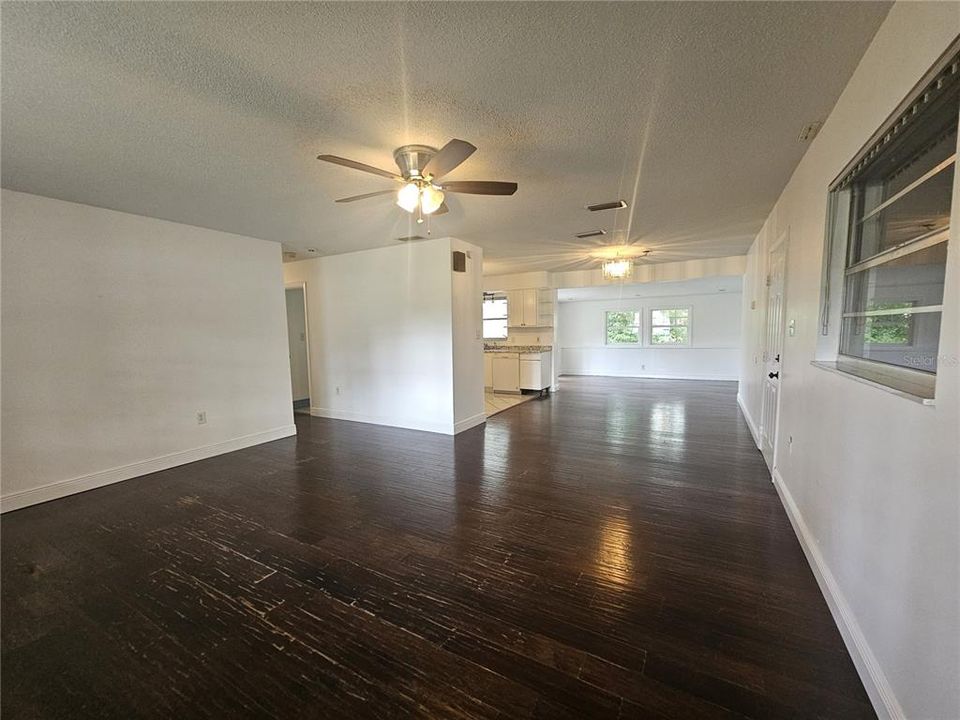 В аренду: $1,600 (3 спален, 2 ванн, 1401 Квадратных фут)