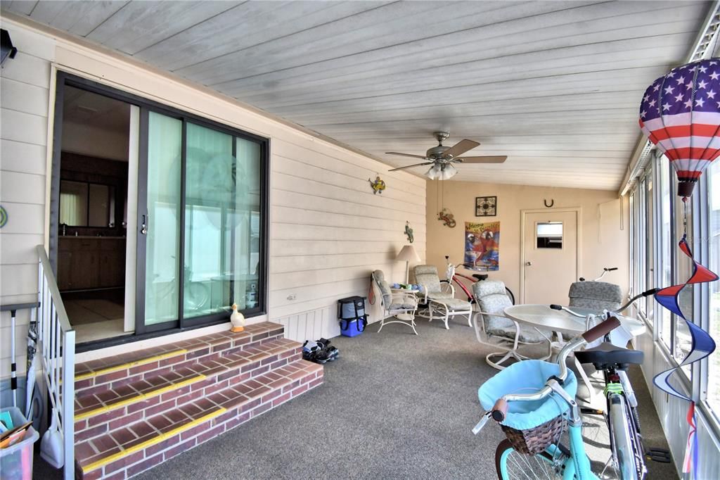 For Sale: $124,900 (2 beds, 2 baths, 1403 Square Feet)
