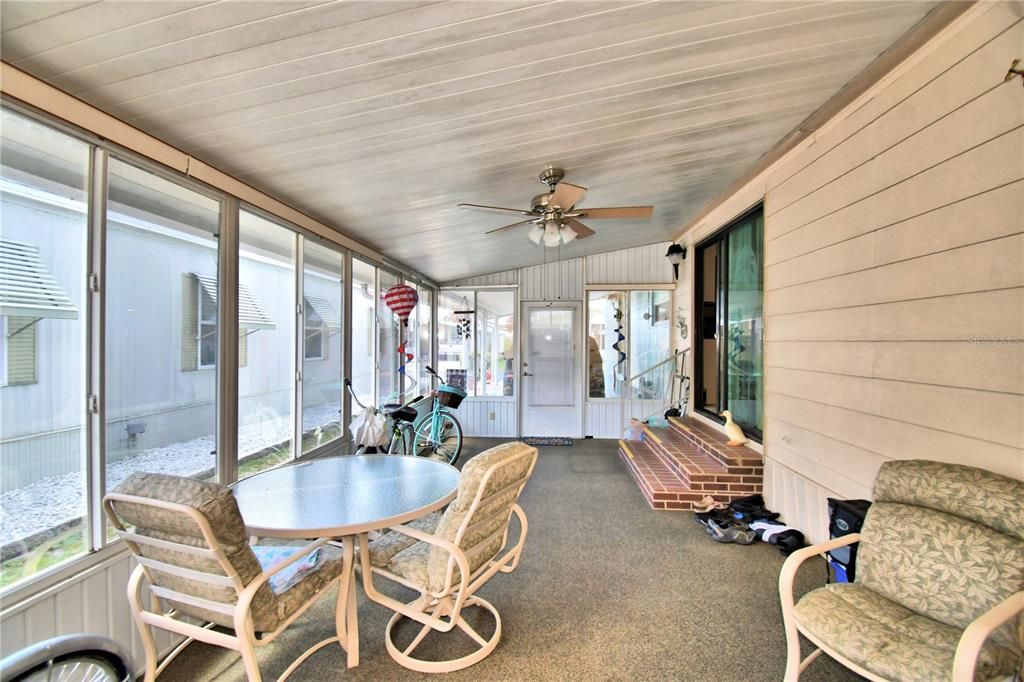 For Sale: $124,900 (2 beds, 2 baths, 1403 Square Feet)