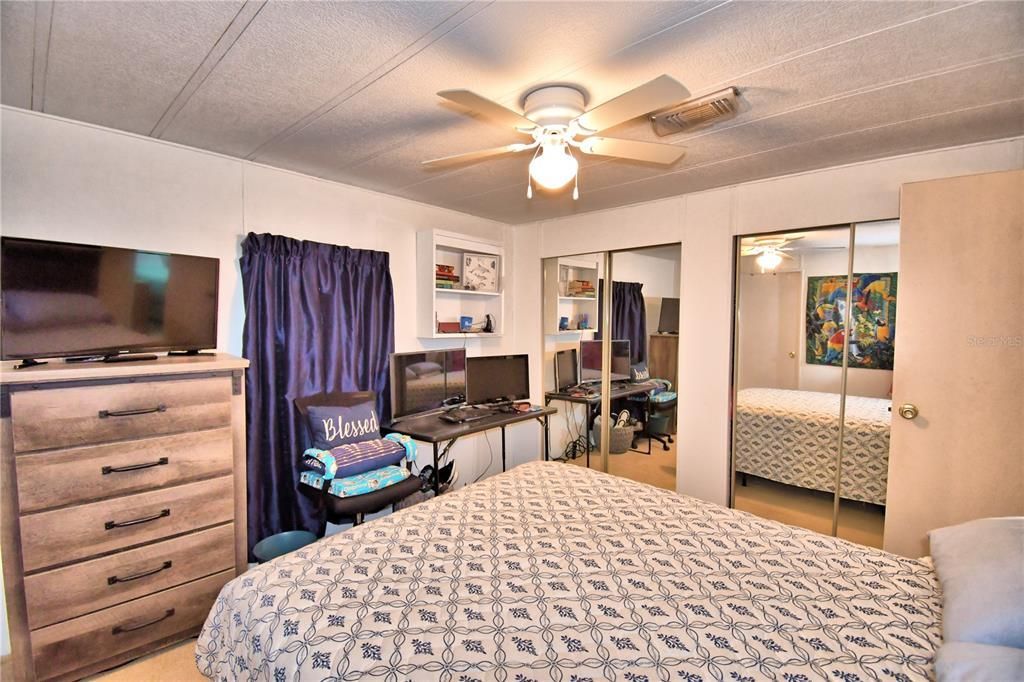 For Sale: $124,900 (2 beds, 2 baths, 1403 Square Feet)