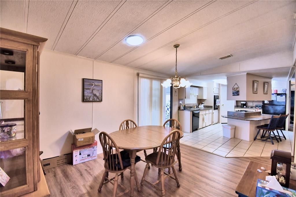 For Sale: $124,900 (2 beds, 2 baths, 1403 Square Feet)
