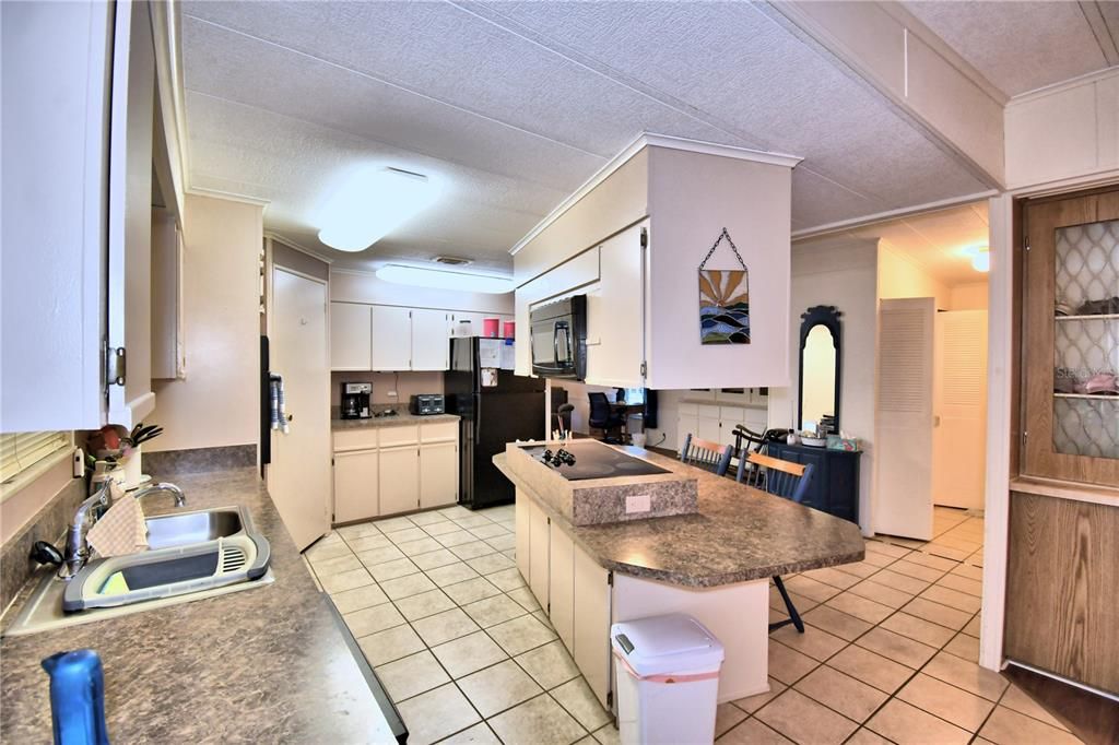 For Sale: $124,900 (2 beds, 2 baths, 1403 Square Feet)