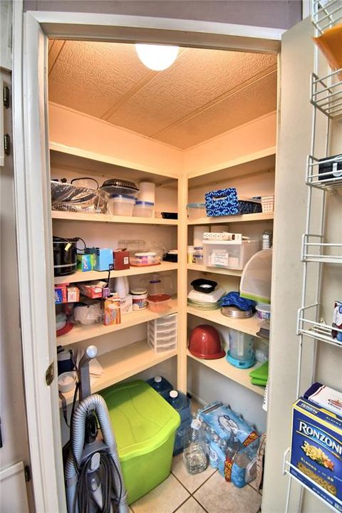 For Sale: $124,900 (2 beds, 2 baths, 1403 Square Feet)