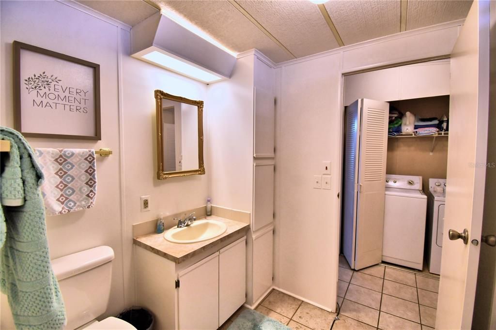 For Sale: $124,900 (2 beds, 2 baths, 1403 Square Feet)