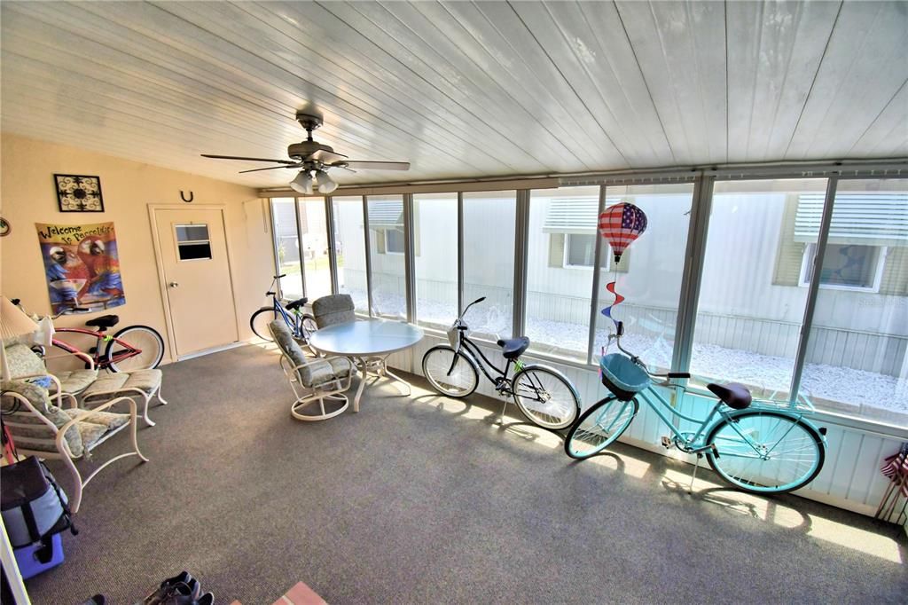 For Sale: $124,900 (2 beds, 2 baths, 1403 Square Feet)