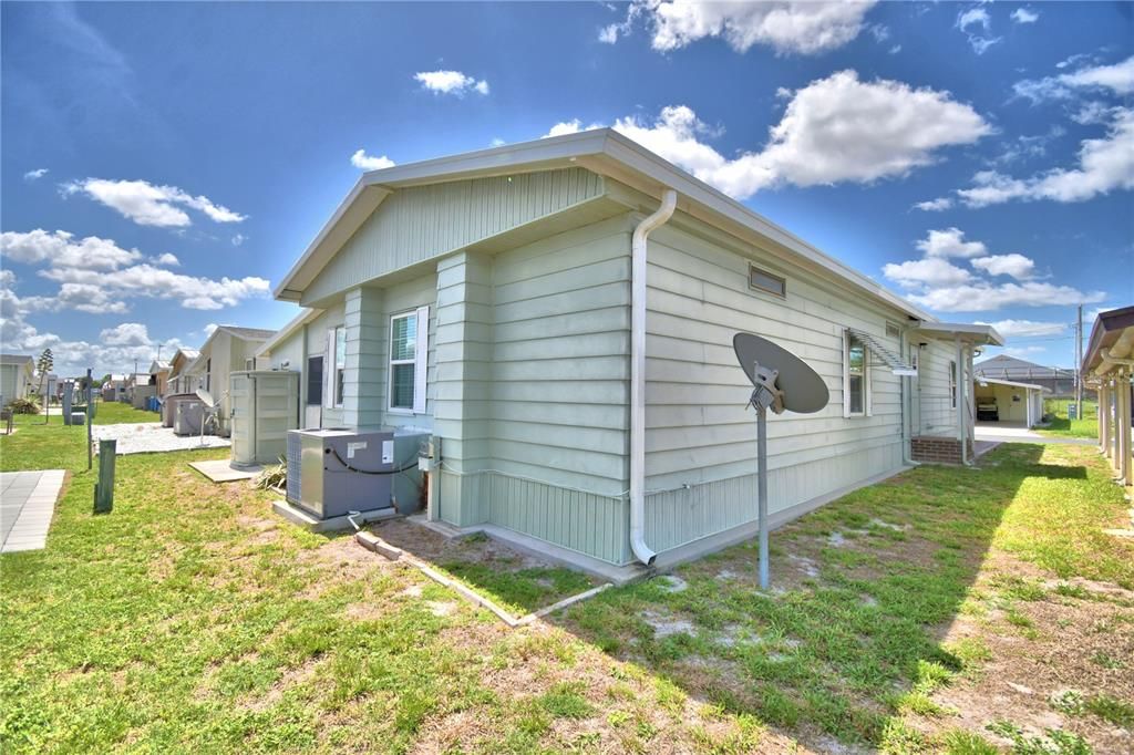 For Sale: $124,900 (2 beds, 2 baths, 1403 Square Feet)