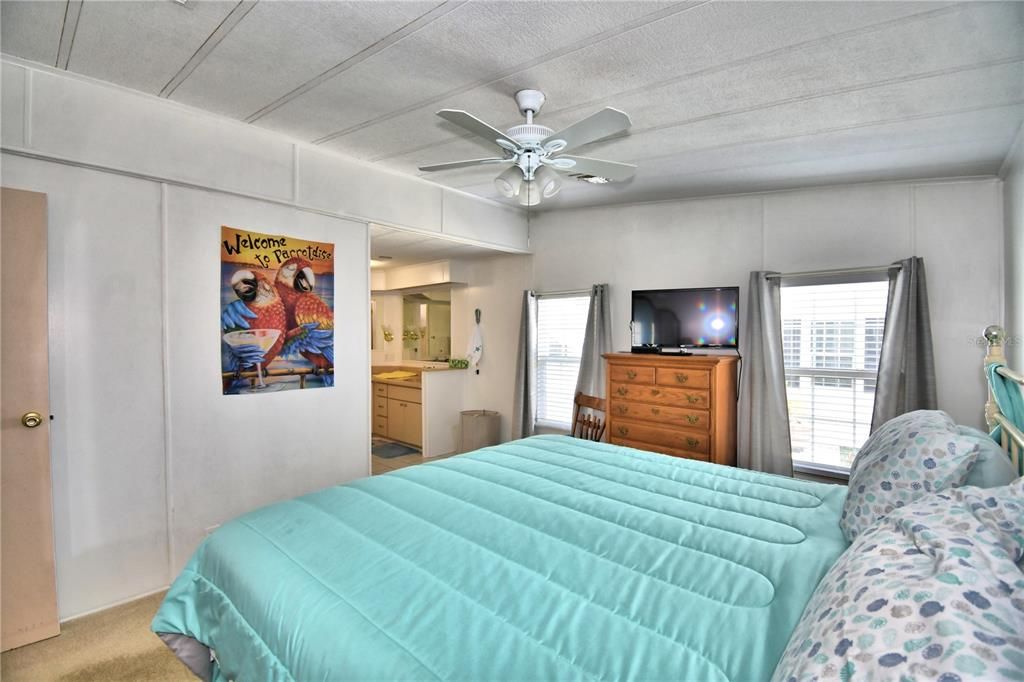 For Sale: $124,900 (2 beds, 2 baths, 1403 Square Feet)