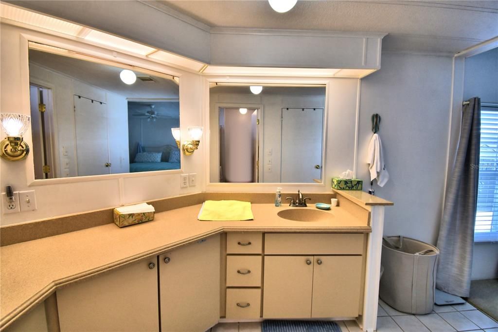 For Sale: $124,900 (2 beds, 2 baths, 1403 Square Feet)