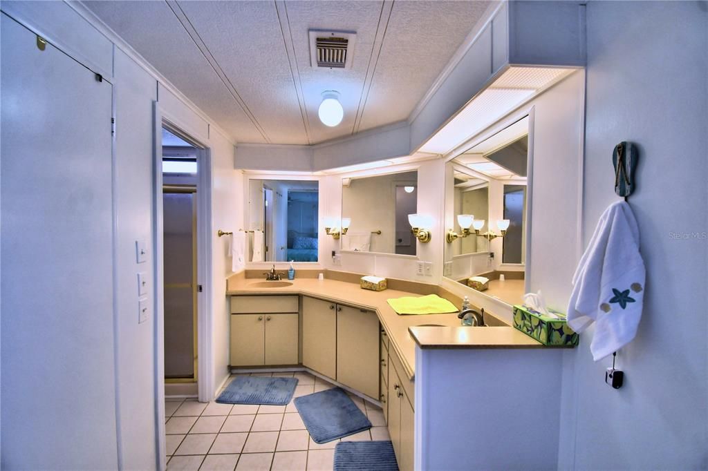 For Sale: $124,900 (2 beds, 2 baths, 1403 Square Feet)