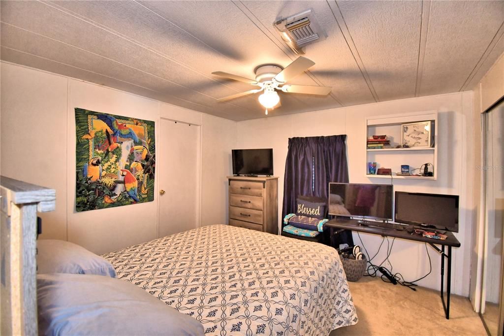 For Sale: $124,900 (2 beds, 2 baths, 1403 Square Feet)