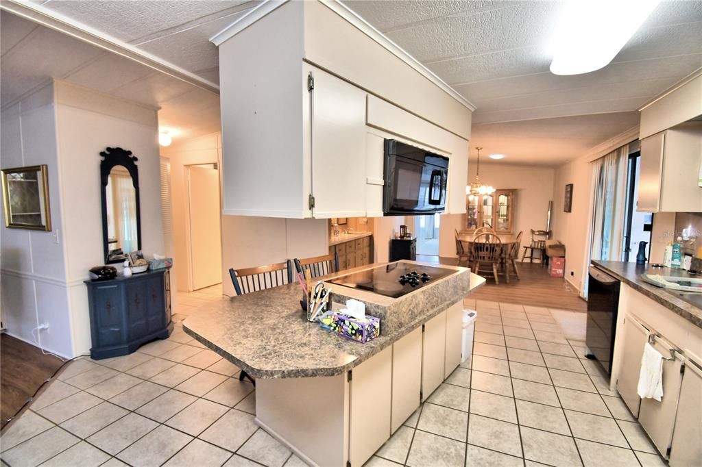For Sale: $124,900 (2 beds, 2 baths, 1403 Square Feet)