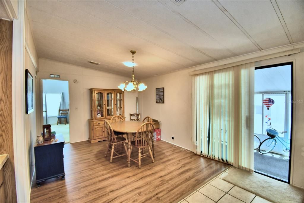 For Sale: $124,900 (2 beds, 2 baths, 1403 Square Feet)