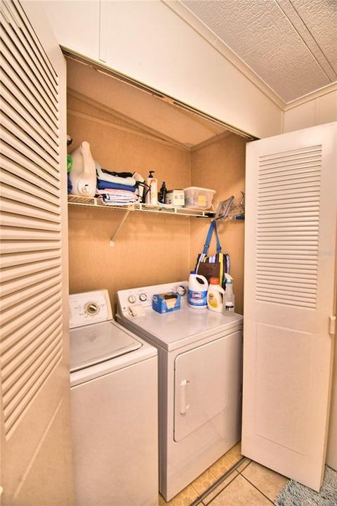 For Sale: $124,900 (2 beds, 2 baths, 1403 Square Feet)