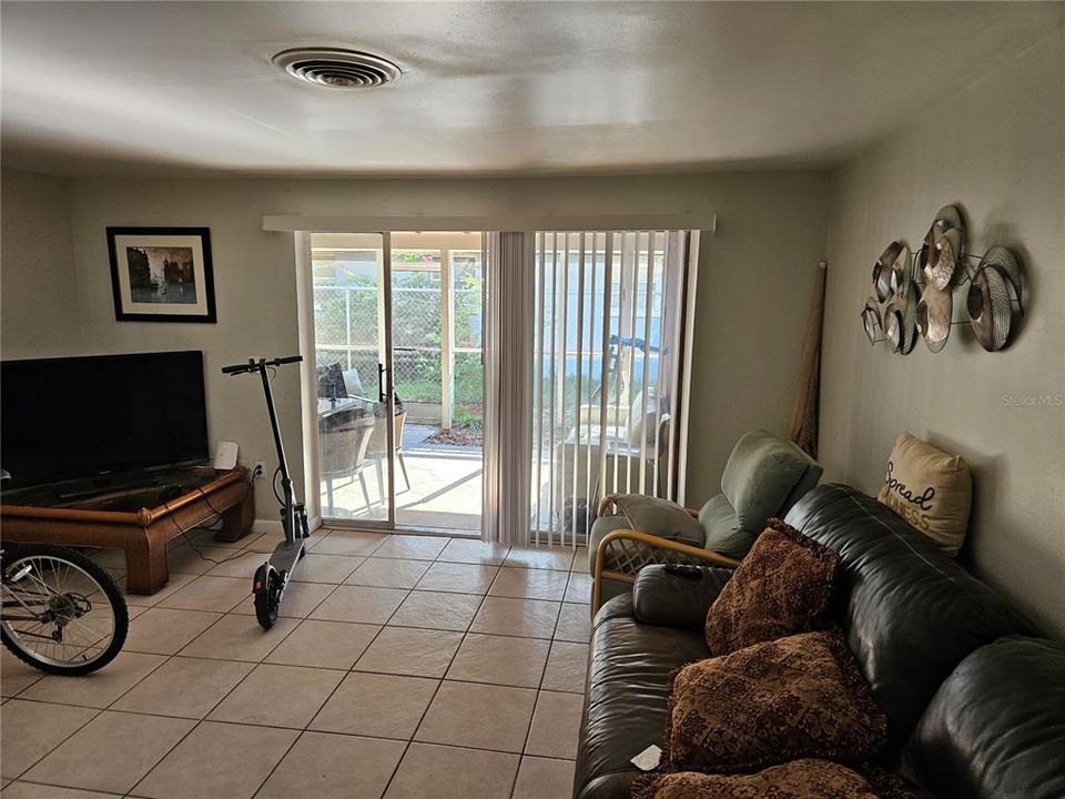 En Venta: $359,000 (4 camas, 2 baños, 1914 Pies cuadrados)