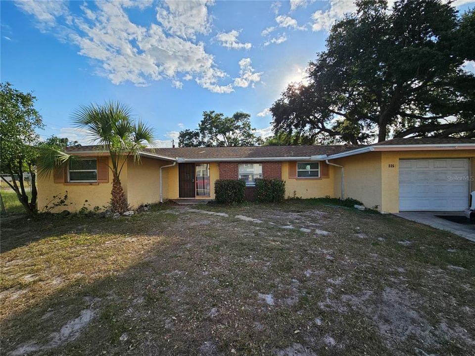 En Venta: $359,000 (4 camas, 2 baños, 1914 Pies cuadrados)