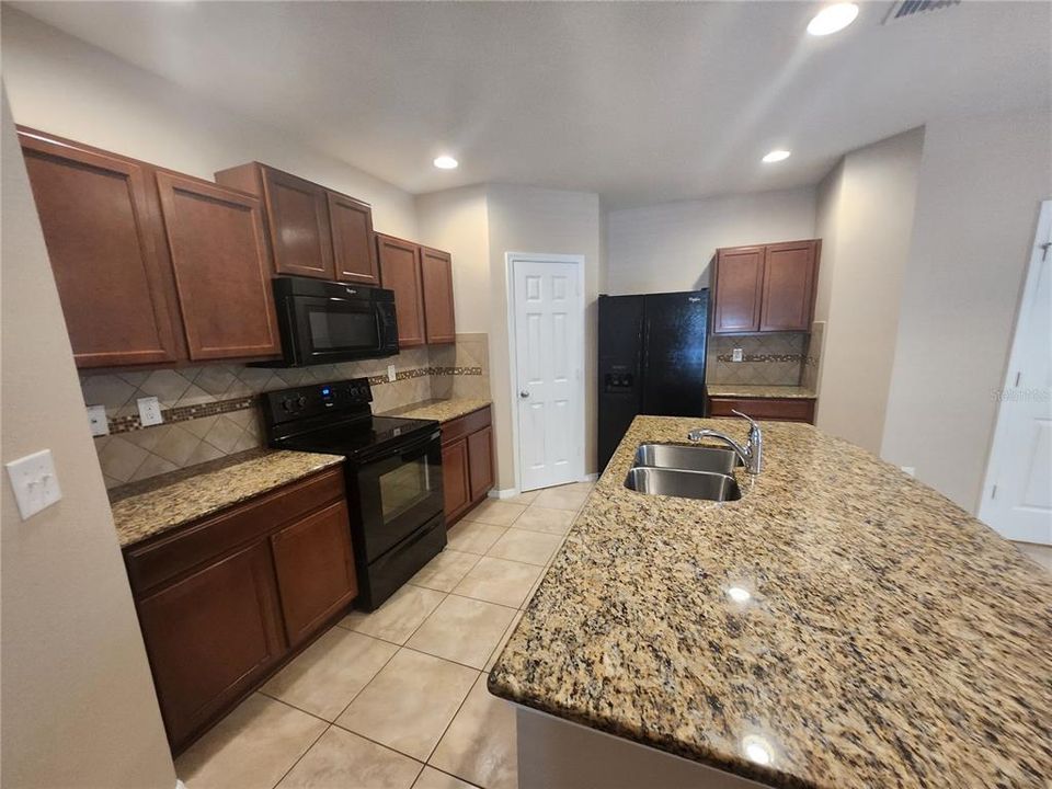 : $1,850 (2 beds, 2 baths, 1280 Square Feet)