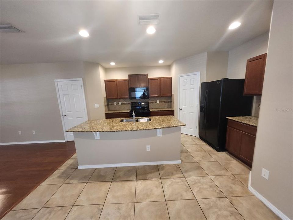 : $1,850 (2 beds, 2 baths, 1280 Square Feet)